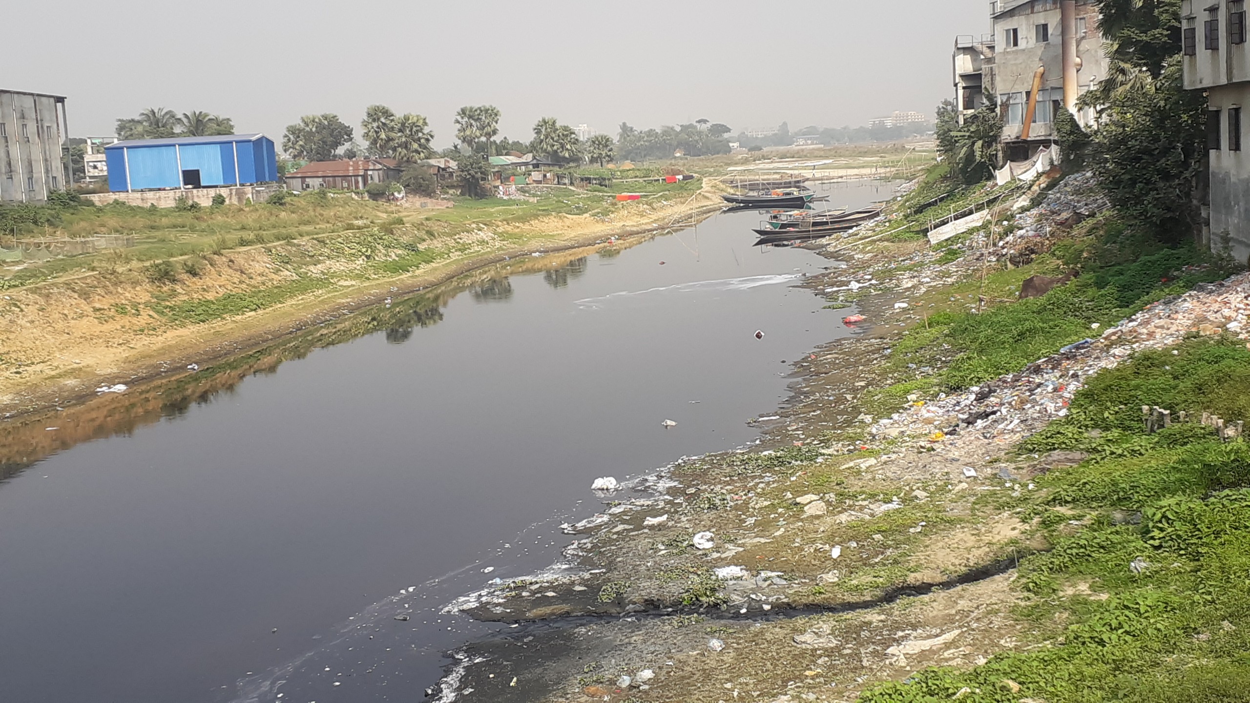 টঙ্গীতে ডাইং কারখানার দূষিত বর্জ্যে তুরাগ দূষণ
